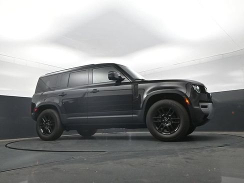 Used 2025 Land Rover Defender 110 S AWD/4WD image 28