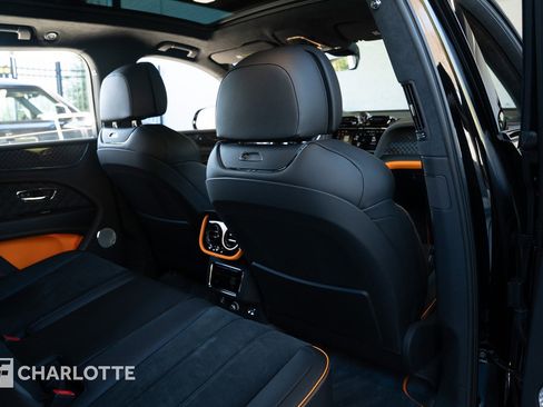 Used 2025 Bentley Bentayga image 39