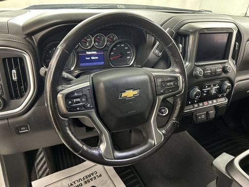 Used 2022 Chevrolet Silverado 1500 LT AWD/4WD image 4