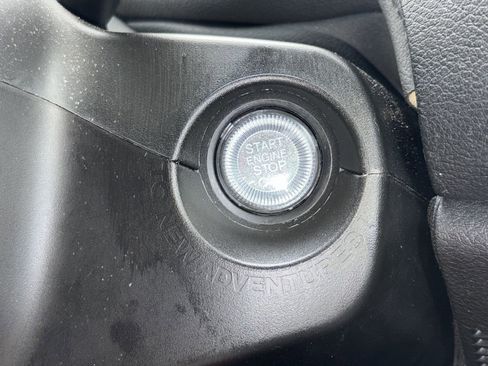 Used 2023 Jeep Renegade Latitude AWD/4WD image 8