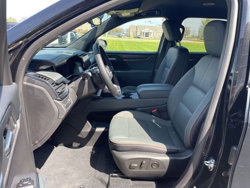 Used 2025 GMC Acadia AT4 w/ LPO, Floor Liner Package AWD/4WD image 8