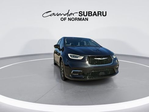 Used 2022 Chrysler Pacifica Touring-L image 3