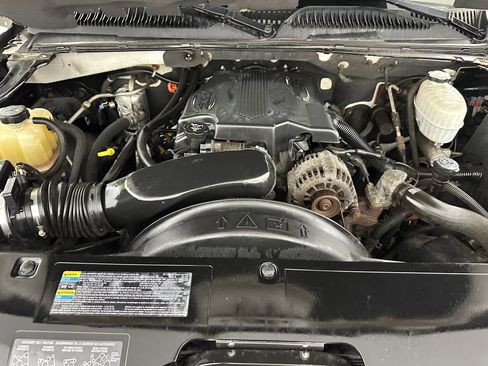 Used 2004 Chevrolet Avalanche 2500 w/ Preferred Equipment Group AWD/4WD image 29
