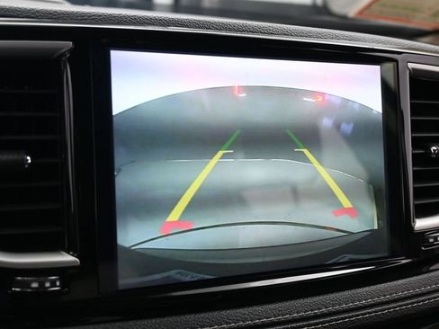 Used 2023 Chrysler Pacifica Touring-L FWD image 18