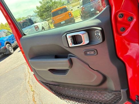 Used 2022 Jeep Wrangler Unlimited Sport AWD/4WD image 13