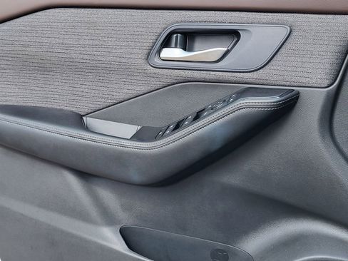 Used 2023 Nissan Rogue SV image 20