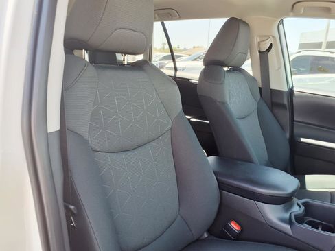 Used 2025 Toyota RAV4 XLE image 12