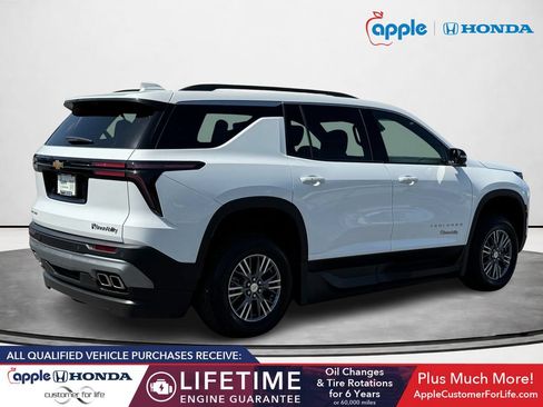 Used 2026 Chevrolet Traverse LT w/ Driver Confidence Package FWD image 3