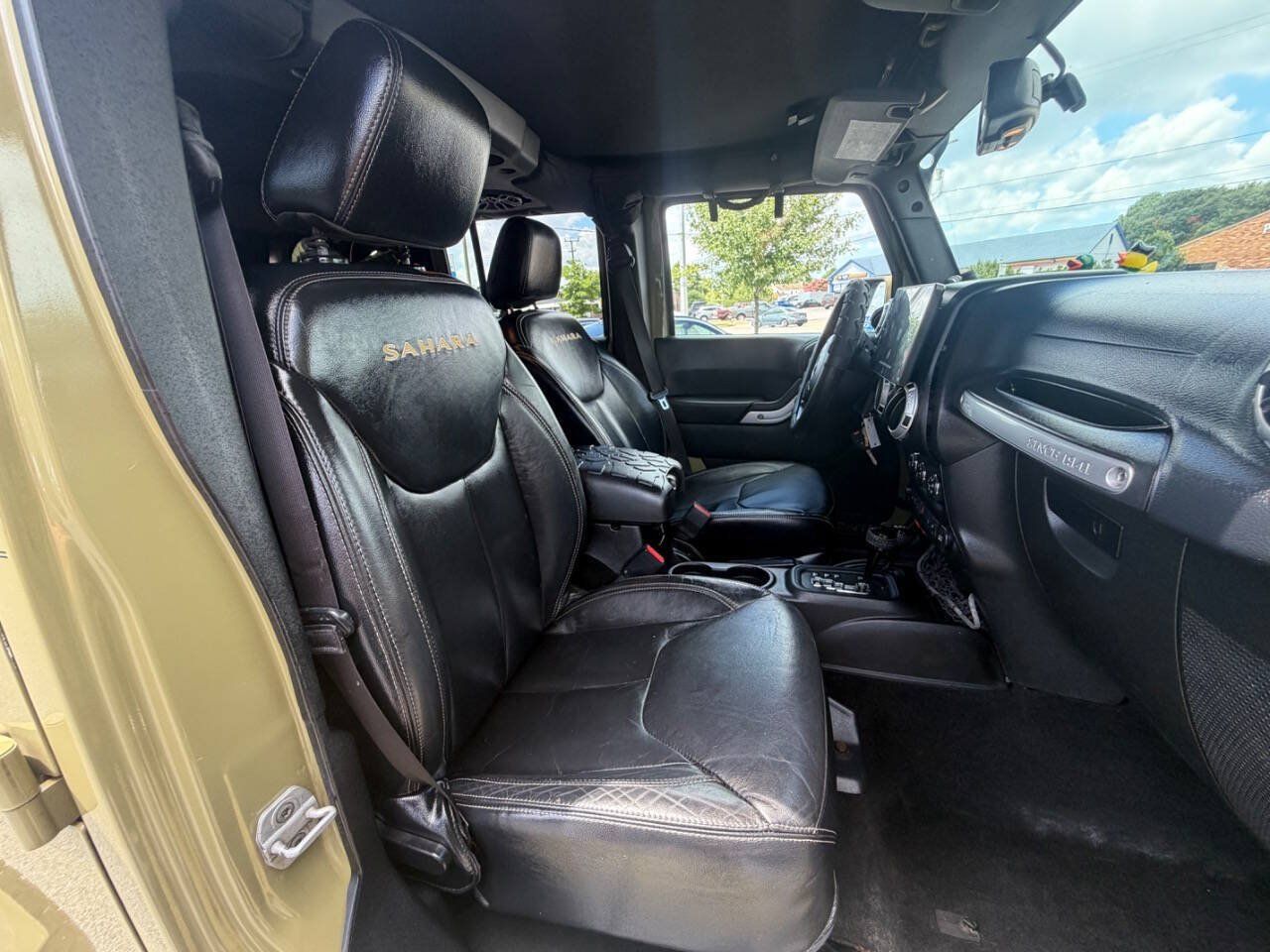 Used 2013 Jeep Wrangler Unlimited Sahara w/ Dual Top Group AWD/4WD image 22