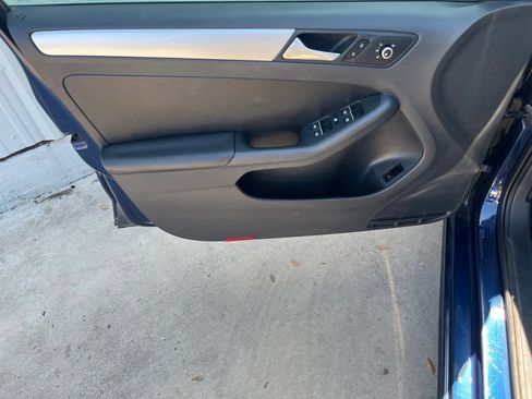 Used 2013 Volkswagen Jetta SE FWD image 11