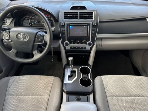 Used 2012 Toyota Camry LE FWD image 17
