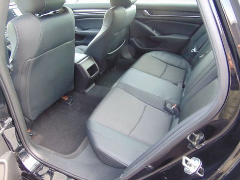 Used 2018 Honda Accord Sport image 3