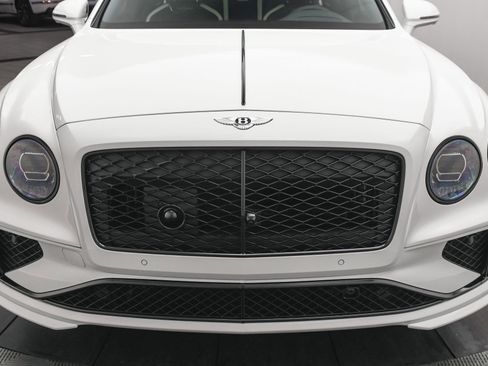 Used 2025 Bentley Flying Spur Plug-In Hybrid image 28