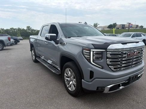Used 2024 GMC Sierra 1500 Denali w/ Technology Package AWD/4WD image 9