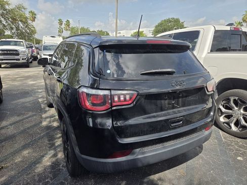 Used 2020 Jeep Compass Latitude FWD image 4