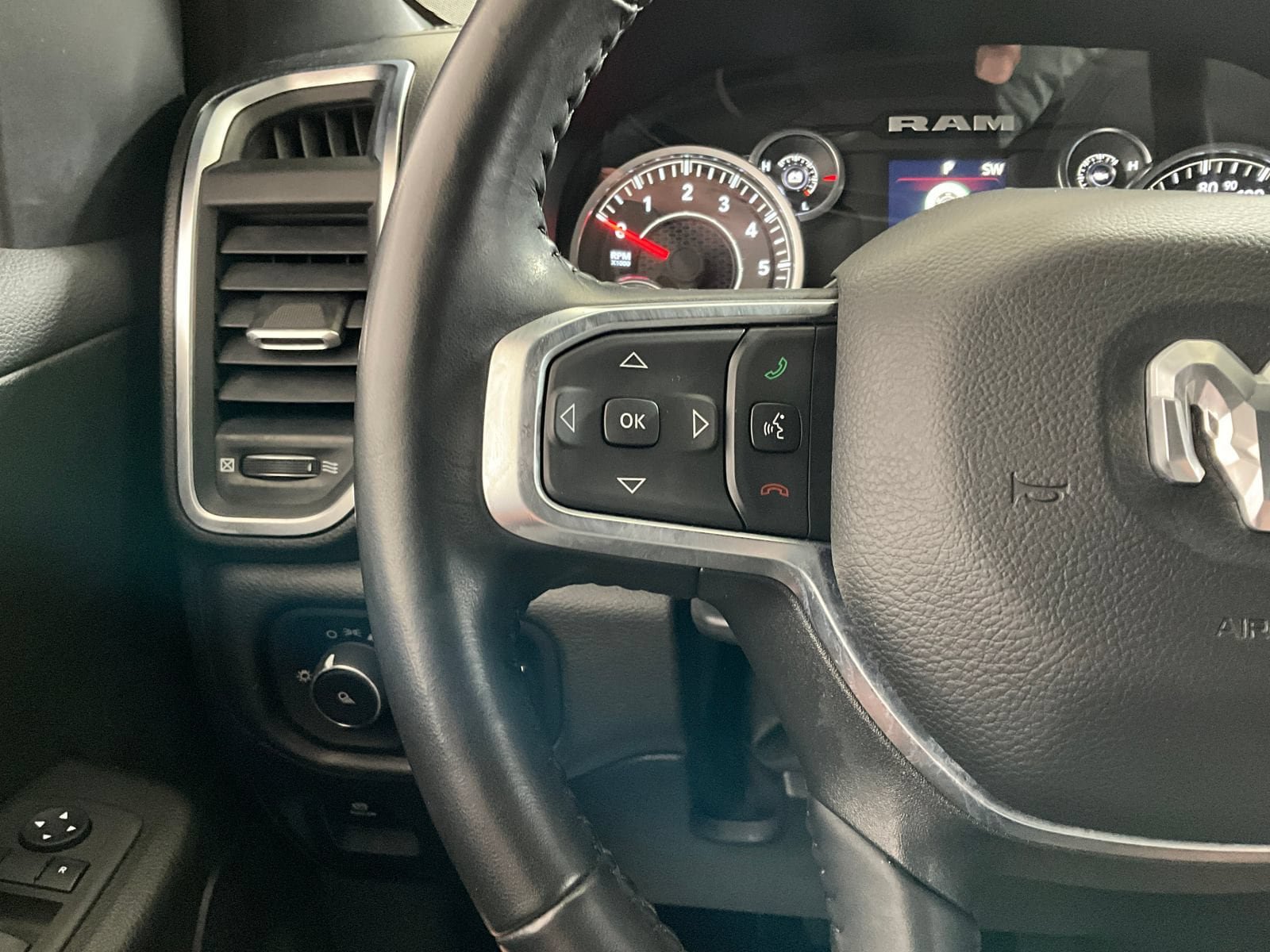 Used 2024 RAM 1500 Lone Star AWD/4WD image 18