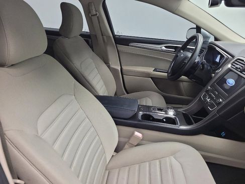 Used 2019 Ford Fusion SE FWD image 21