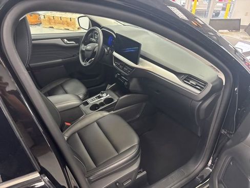 Used 2025 Ford Escape Platinum AWD/4WD image 24