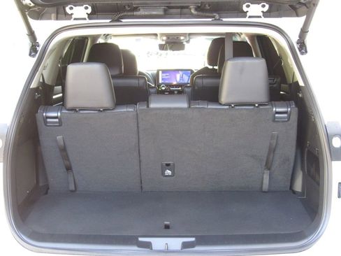 Used 2025 Toyota Highlander Platinum AWD/4WD image 24