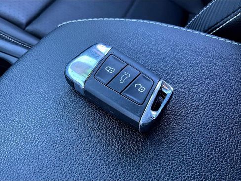 Used 2021 Volkswagen Atlas Cross Sport SE image 40