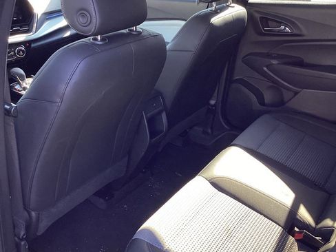 Used 2025 Chevrolet Trax LT w/ LT Convenience Package image 9