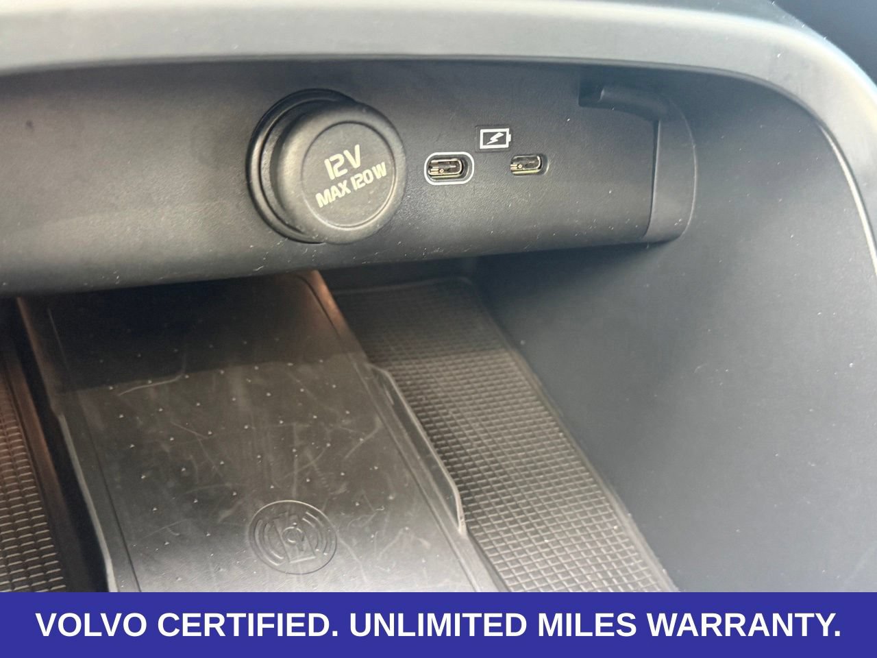 Certified 2026 Volvo XC40 B5 Plus AWD/4WD image 19