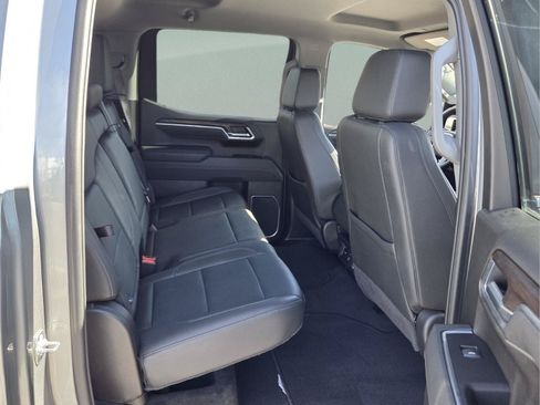 Used 2025 GMC Sierra 1500 SLT AWD/4WD image 19
