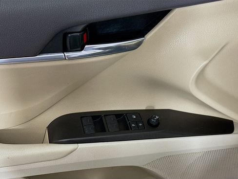Used 2021 Toyota Camry LE w/ Convenience Package FWD image 15