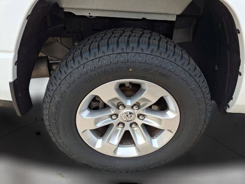 Used 2024 RAM 1500 Laramie AWD/4WD image 9