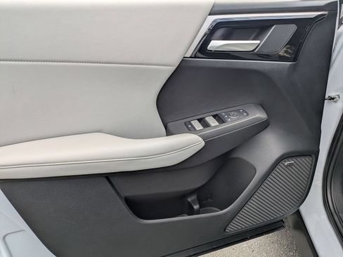 Used 2025 Mitsubishi Outlander SE FWD image 15