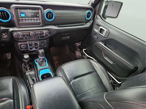 Used 2019 Jeep Wrangler Unlimited Sahara w/ Cold Weather Group AWD/4WD image 12