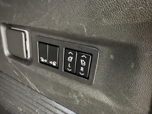 Used 2022 Chevrolet Suburban RST w/ Luxury Package AWD/4WD image 28