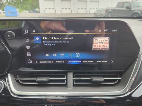 New 2026 Chevrolet Trax RS w/ Sunroof Package FWD image 17