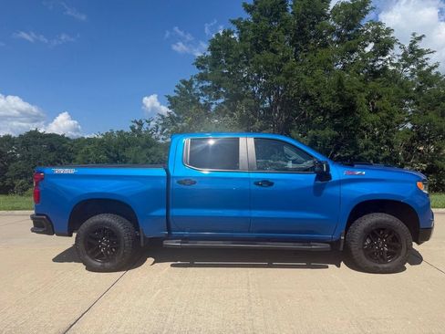 Used 2024 Chevrolet Silverado 1500 LT Trail Boss w/ LT Trail Boss Premium Package AWD/4WD image 2