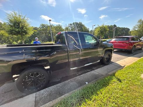Used 2017 Chevrolet Silverado 1500 LT w/ All Star Edition AWD/4WD image 11