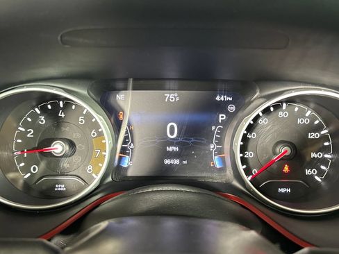 Used 2018 Jeep Compass Trailhawk w/ Leather Interior Group AWD/4WD image 25