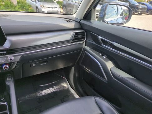 Used 2025 Kia Telluride S FWD image 17
