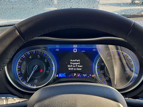 Used 2023 Chrysler 300 Touring w/ Sport Appearance Package image 21