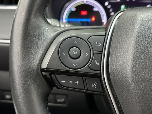 Used 2023 Toyota Venza XLE image 15