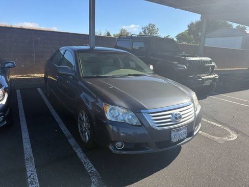 Used 2010 Toyota Avalon Limited FWD image 1