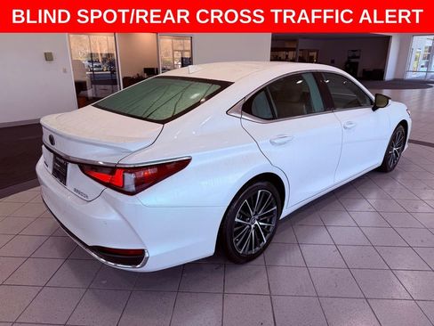 Certified 2025 Lexus ES 300h w/ Premium Package image 7