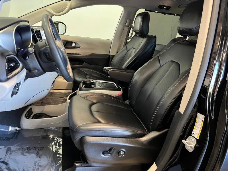 Used 2024 Chrysler Pacifica Touring-L FWD image 10
