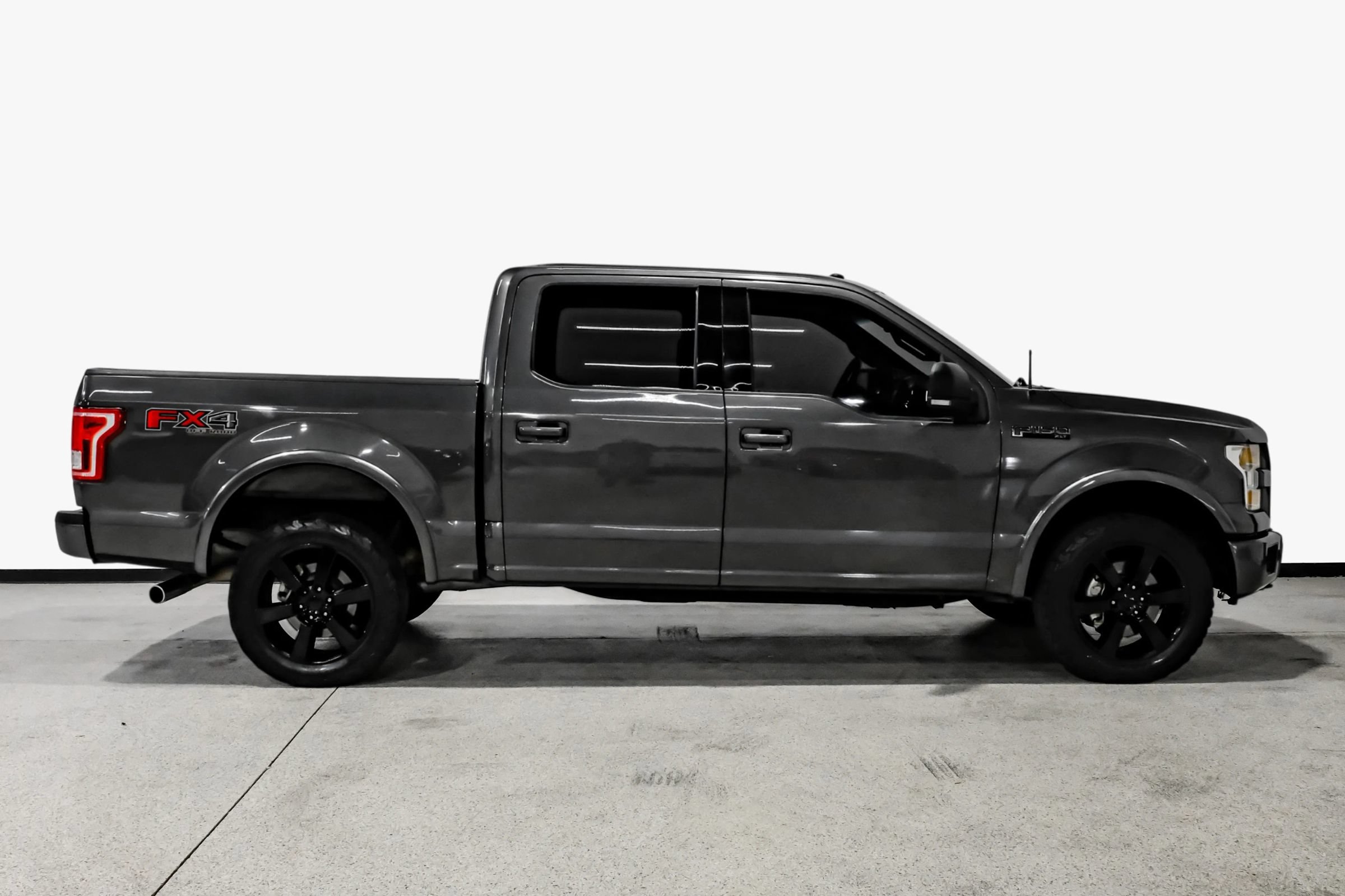 Used 2017 Ford F150 XLT w/ Equipment Group 302A Luxury AWD/4WD image 5