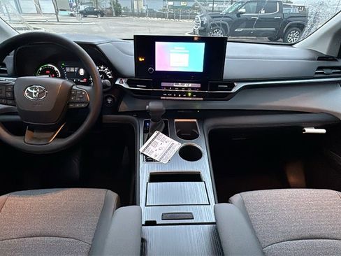 New 2026 Toyota Sienna LE image 24