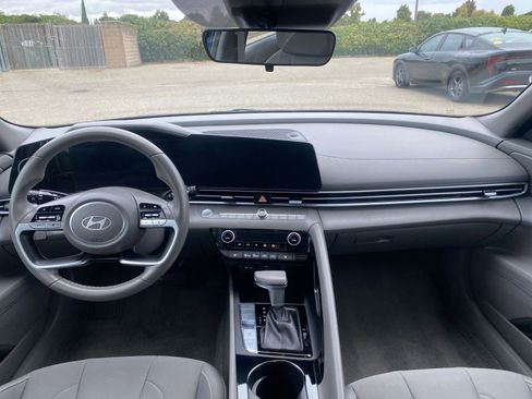 Used 2025 Hyundai Elantra SEL image 33