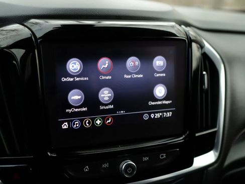 Used 2020 Chevrolet Traverse LT w/ Driver Confidence II Package image 14