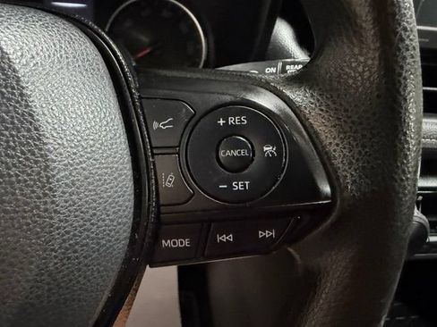 Used 2021 Toyota RAV4 LE FWD image 31