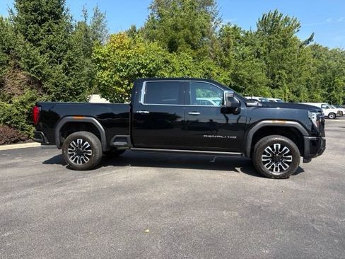 Used 2024 GMC Sierra 3500 Denali Ultimate AWD/4WD image 7