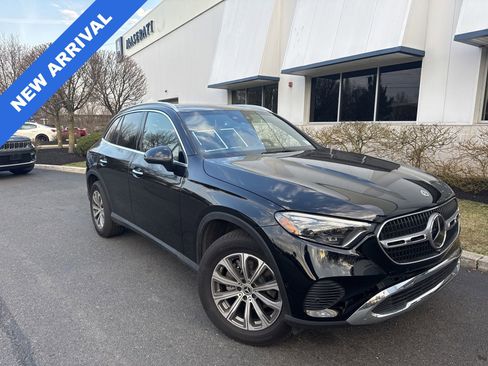 Used 2025 Mercedes-Benz GLC 300 4MATIC image 1