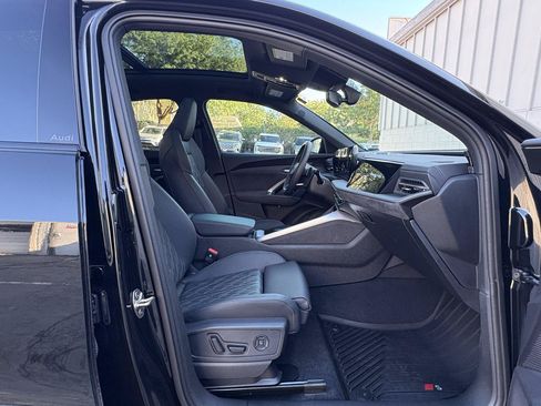 Used 2025 Audi SQ5 Premium Plus AWD/4WD image 23